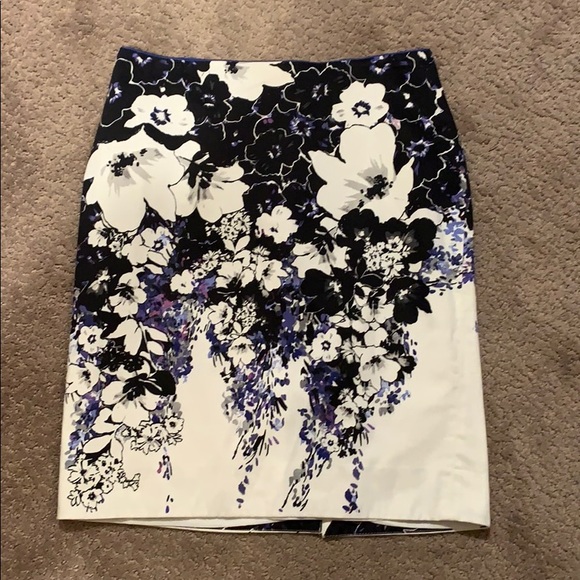 White House Black Market Dresses & Skirts - White house black market pencil skirt White House Black Market Dresses & Skirts - White house black market pencil skirt